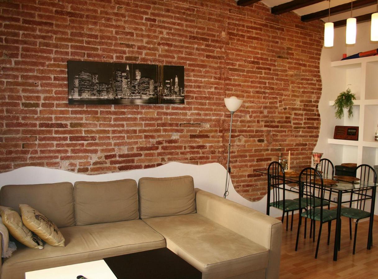 Rustic 2 Bedroom Poble Sec Apartament *