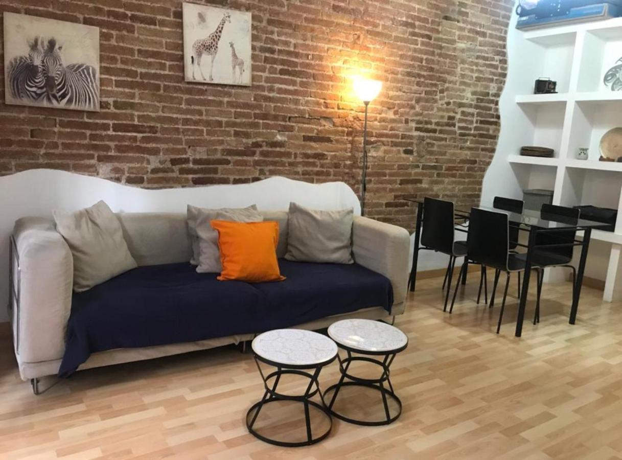 Rustic 2 Bedroom Poble Sec Apartament Barcelona